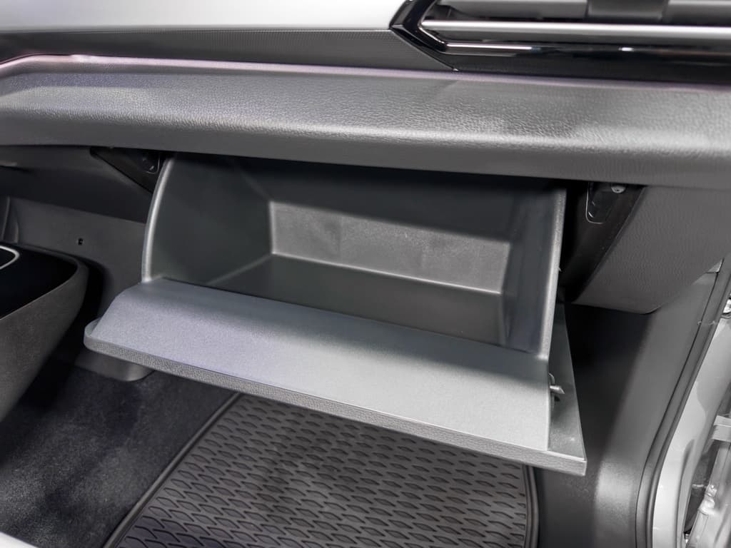 2025 Volkswagen ID.4 view 19