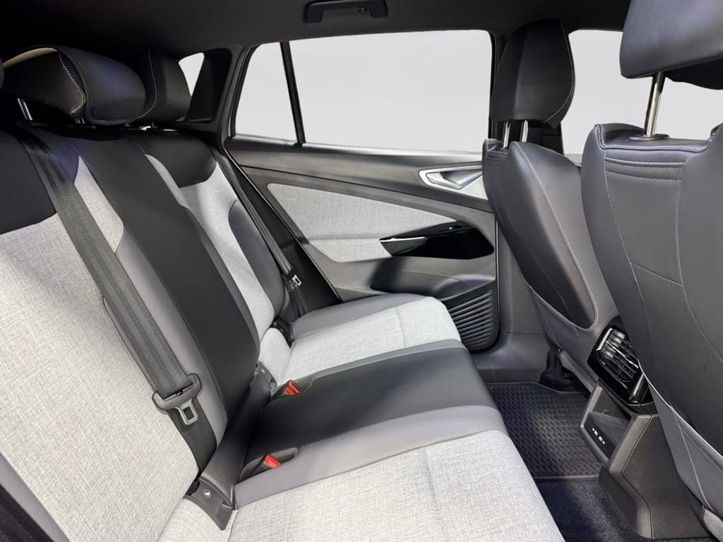 2025 Volkswagen ID.4 view 21