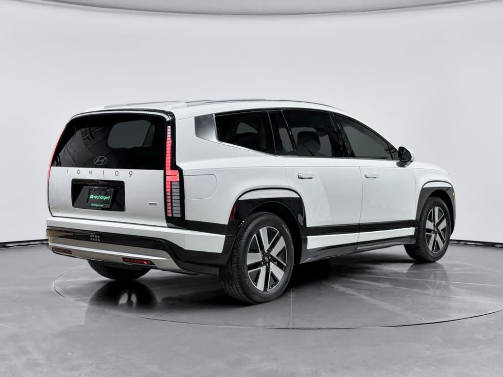2026 Hyundai IONIQ 9 view 3