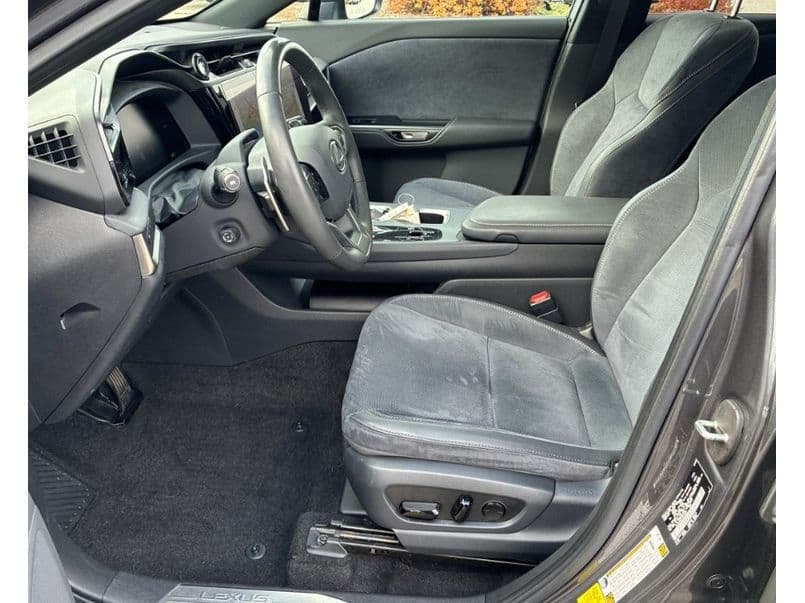 2023 Lexus RZ 450e view 5