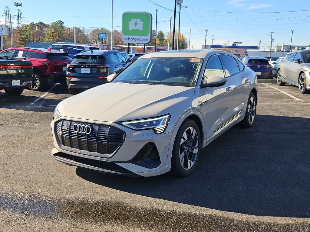 2022 Audi e-tron Sportback view 1