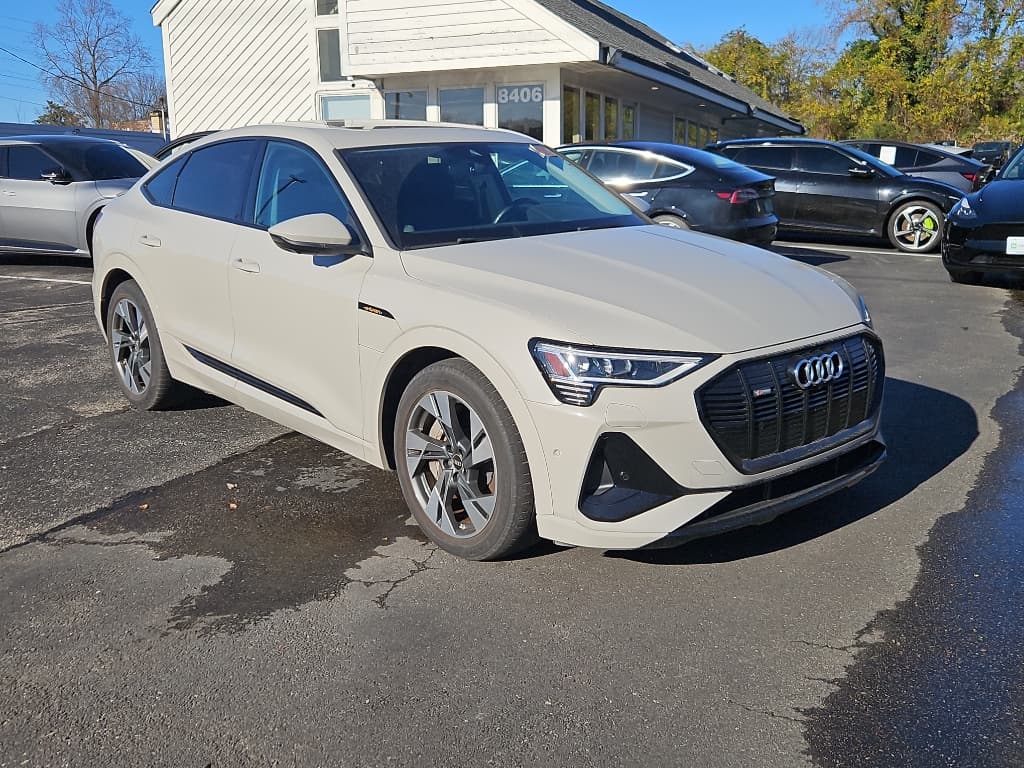 2022 Audi e-tron Sportback view 4