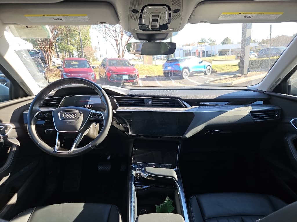 2022 Audi e-tron Sportback view 7