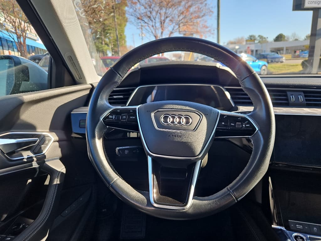 2022 Audi e-tron Sportback view 8