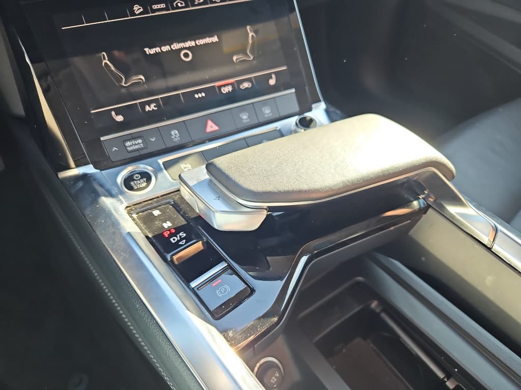 2022 Audi e-tron Sportback view 15