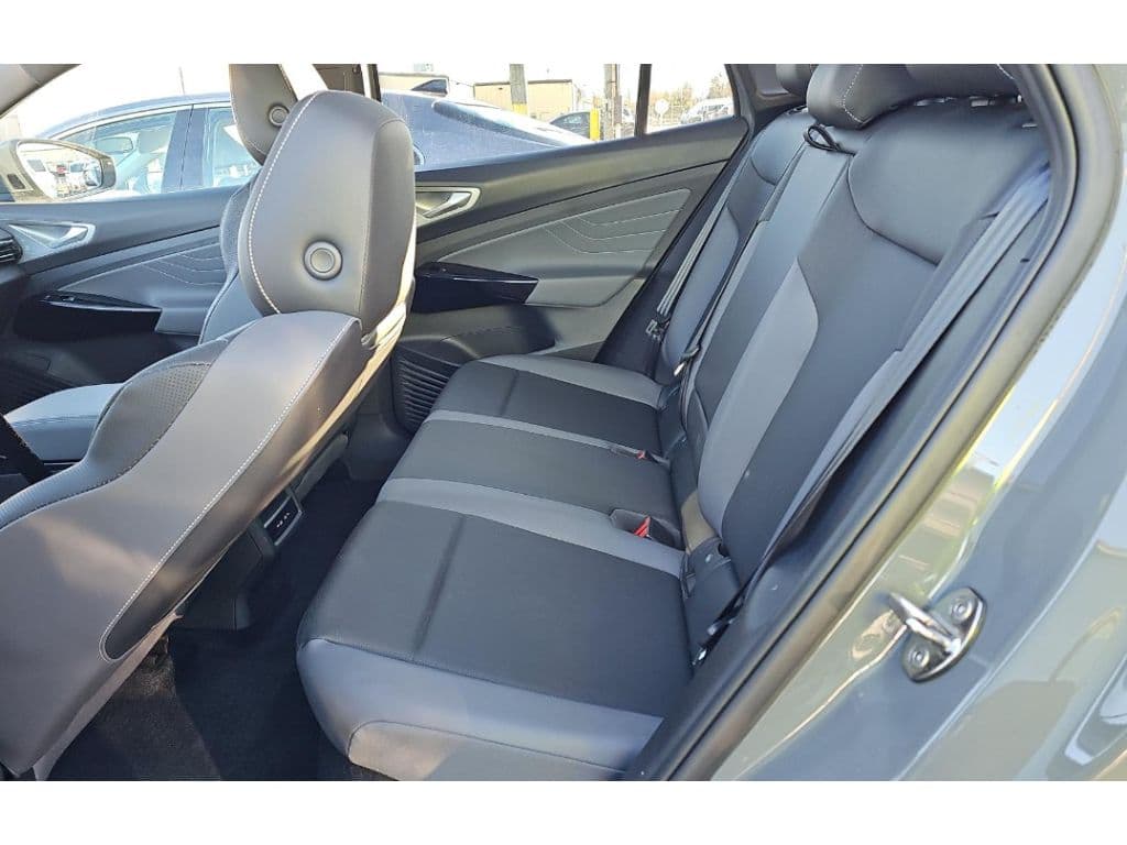 2024 Volkswagen ID.4 view 6