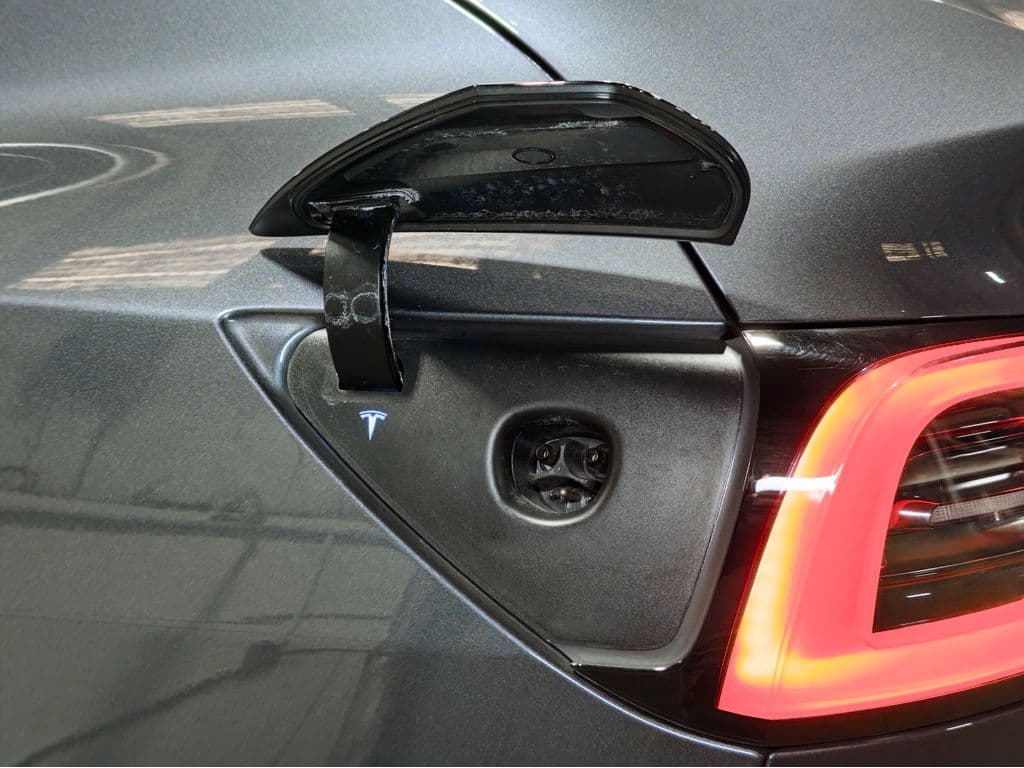 2023 Tesla Model Y view 5