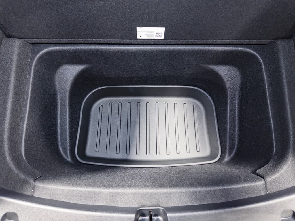 2023 Tesla Model Y view 26