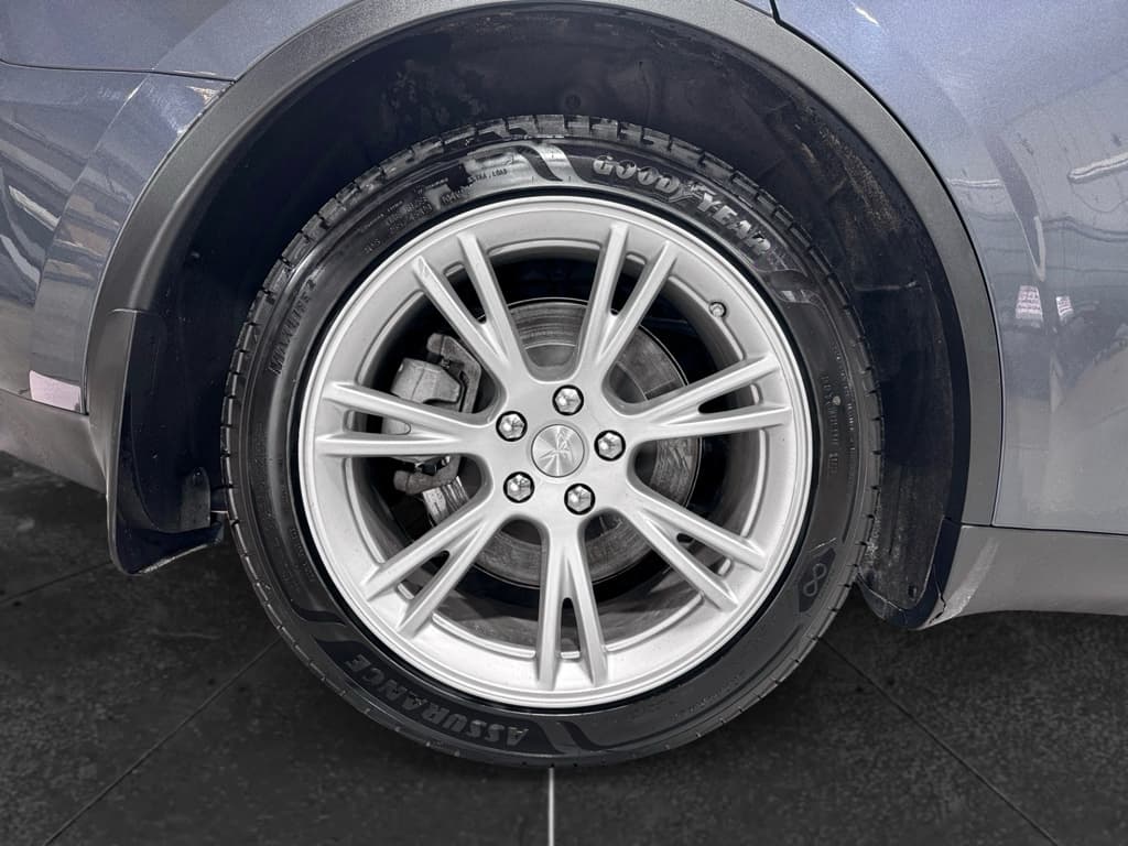 2023 Tesla Model Y view 35