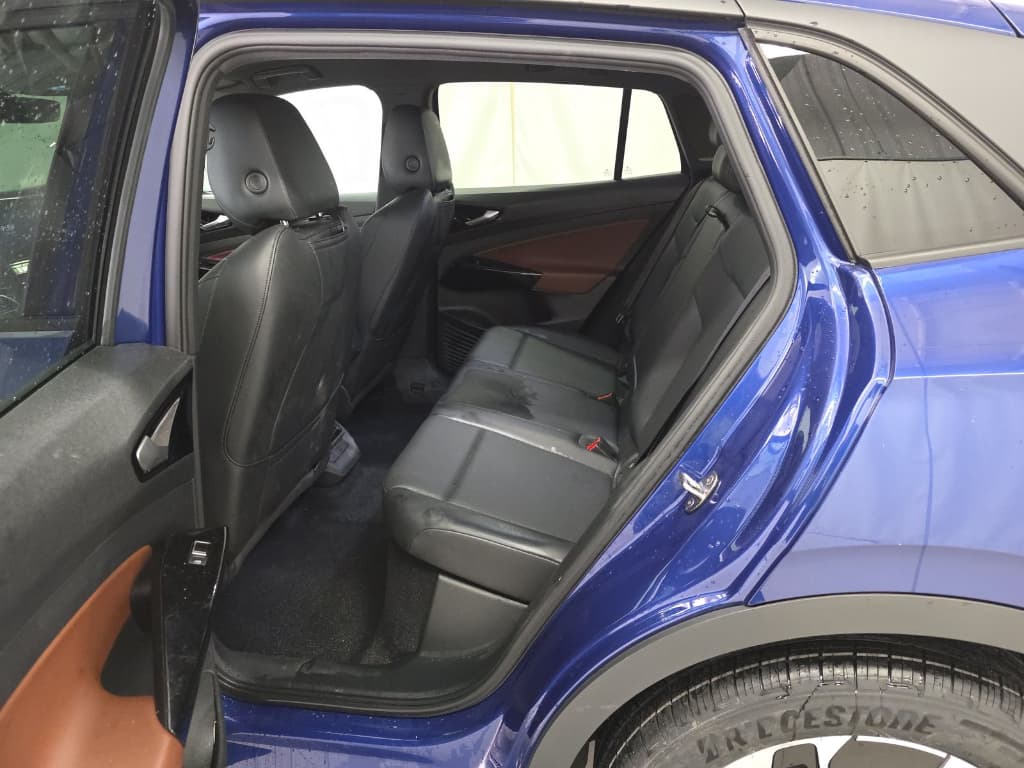 2022 Volkswagen ID.4 view 6