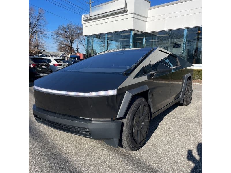 2024 Tesla Cybertruck view 1
