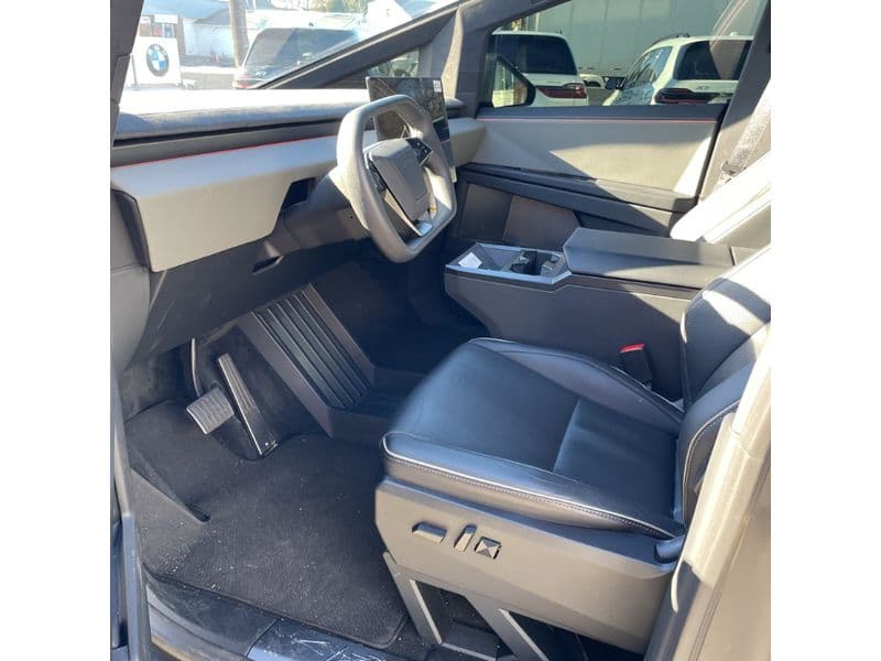 2024 Tesla Cybertruck view 5