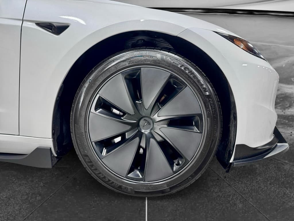 2025 Tesla Model 3 view 33