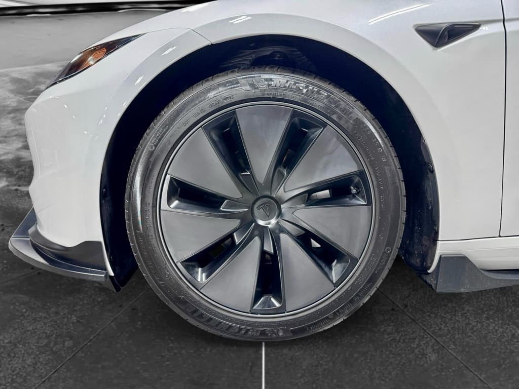 2025 Tesla Model 3 view 29