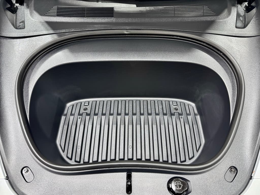 2025 Tesla Model 3 view 24