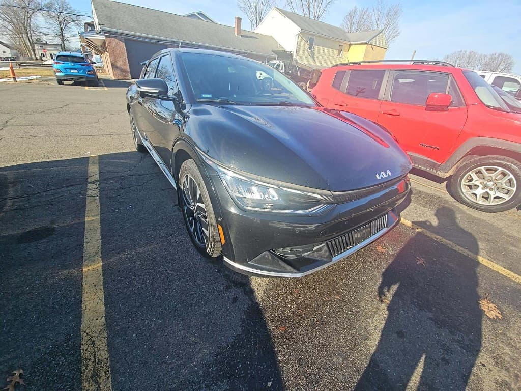 2022 Kia EV6 view 4