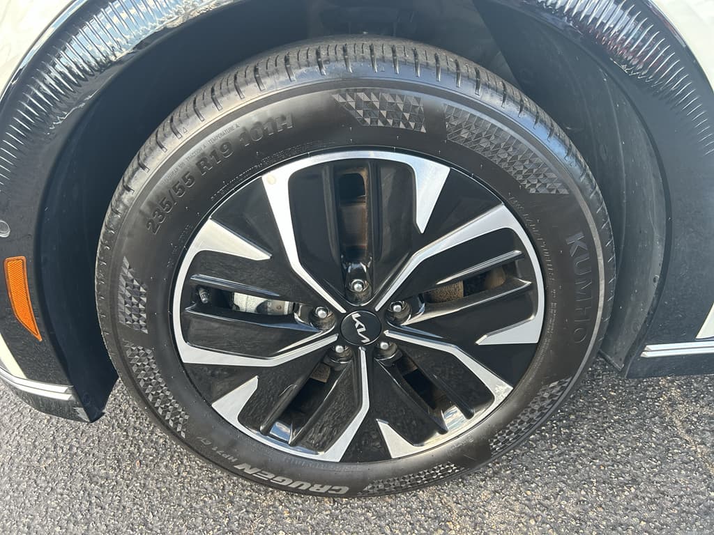 2022 Kia EV6 view 27