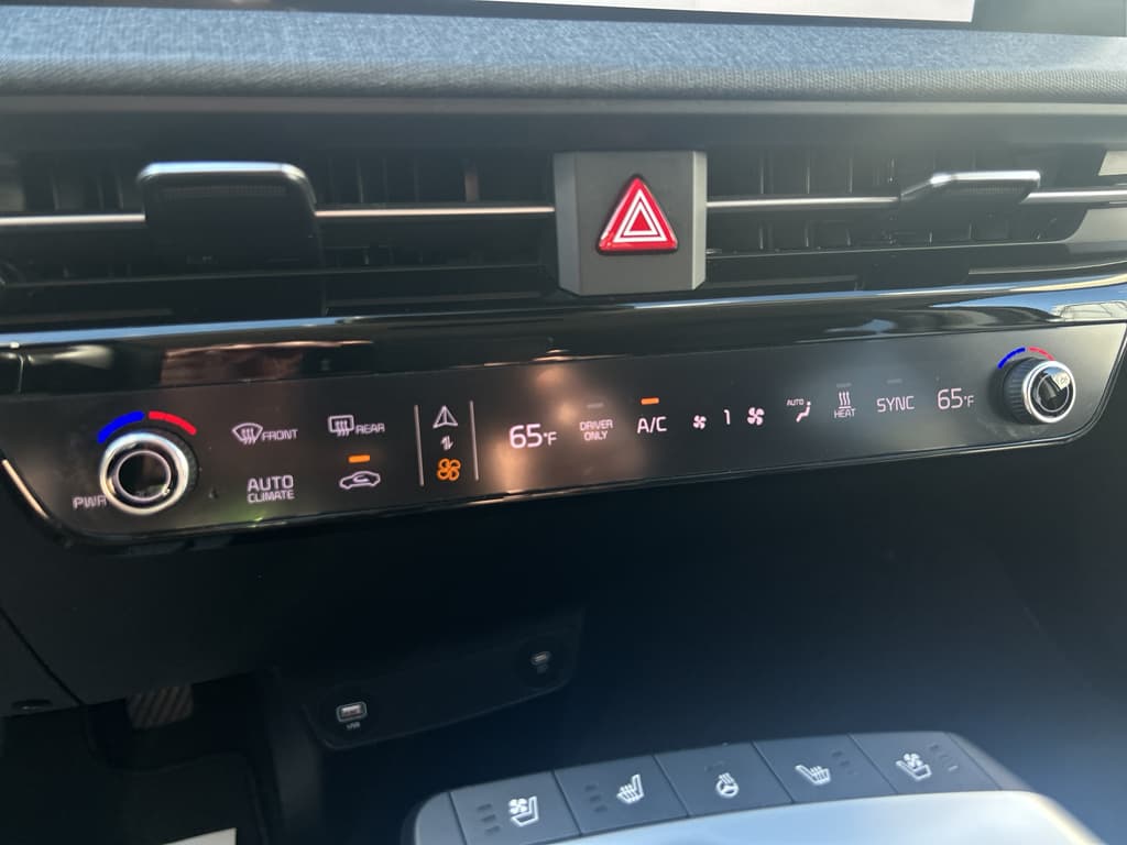 2022 Kia EV6 view 13