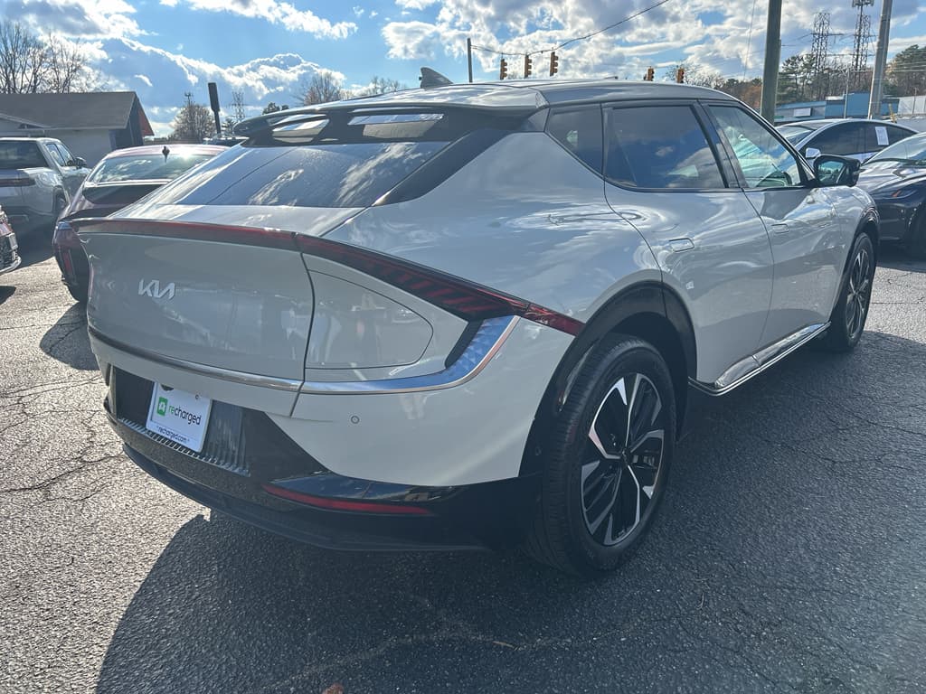 2022 Kia EV6 view 3