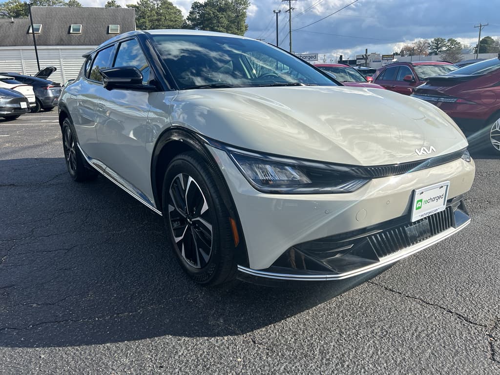 2022 Kia EV6 view 4
