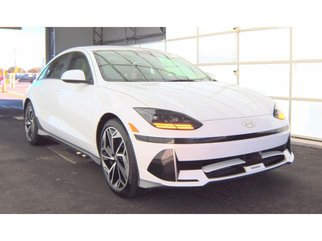 2024 Hyundai IONIQ 6 view 2