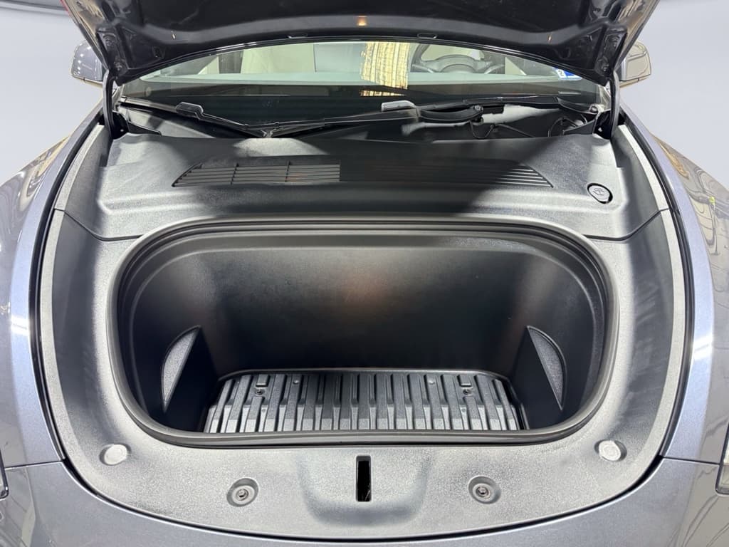 2021 Tesla Model Y view 23