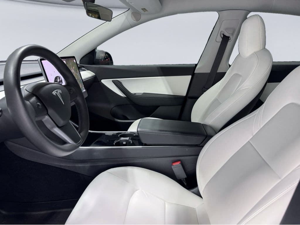 2021 Tesla Model Y view 15