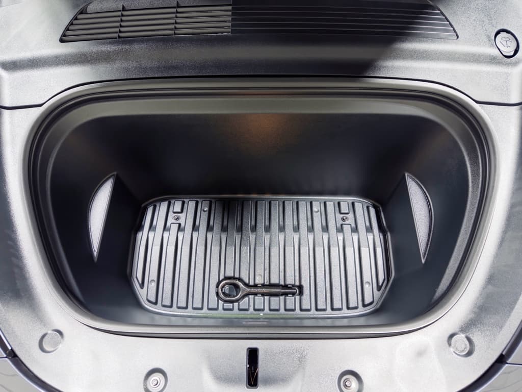 2021 Tesla Model Y view 24