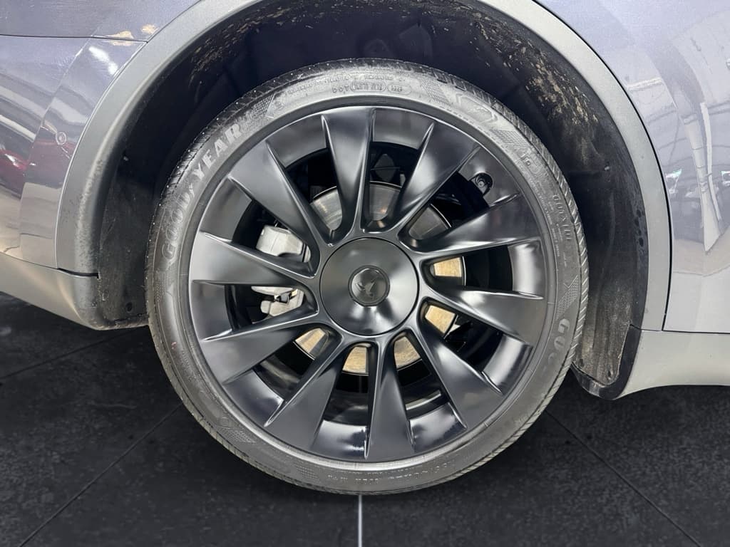 2021 Tesla Model Y view 35