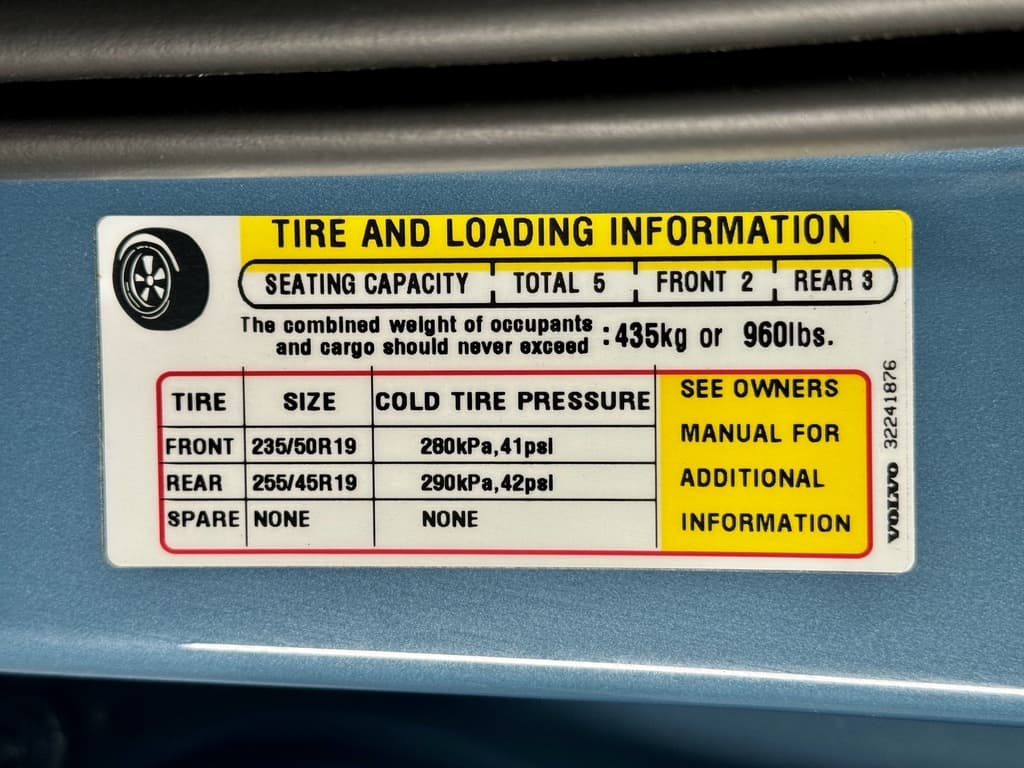 2023 Volvo XC40 view 30