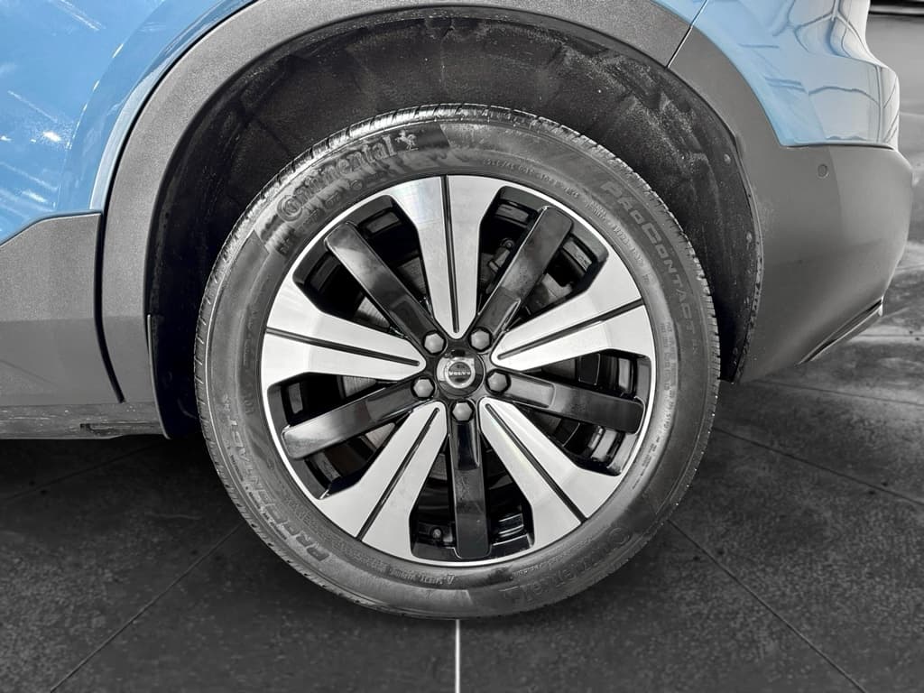 2023 Volvo XC40 view 33