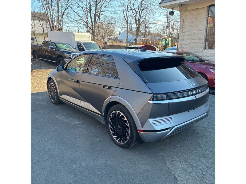 2022 Hyundai IONIQ 5 view 2