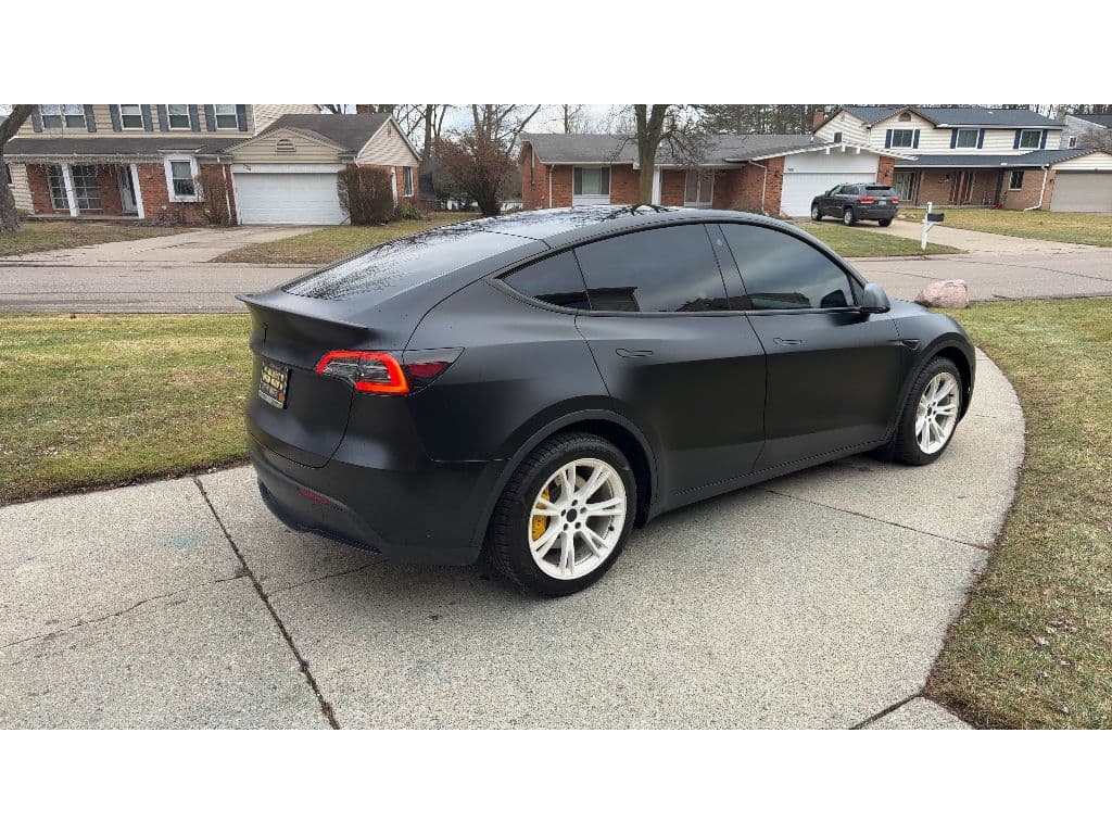 2021 Tesla Model Y view 3