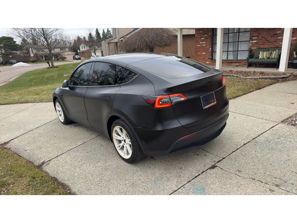 2021 Tesla Model Y view 4