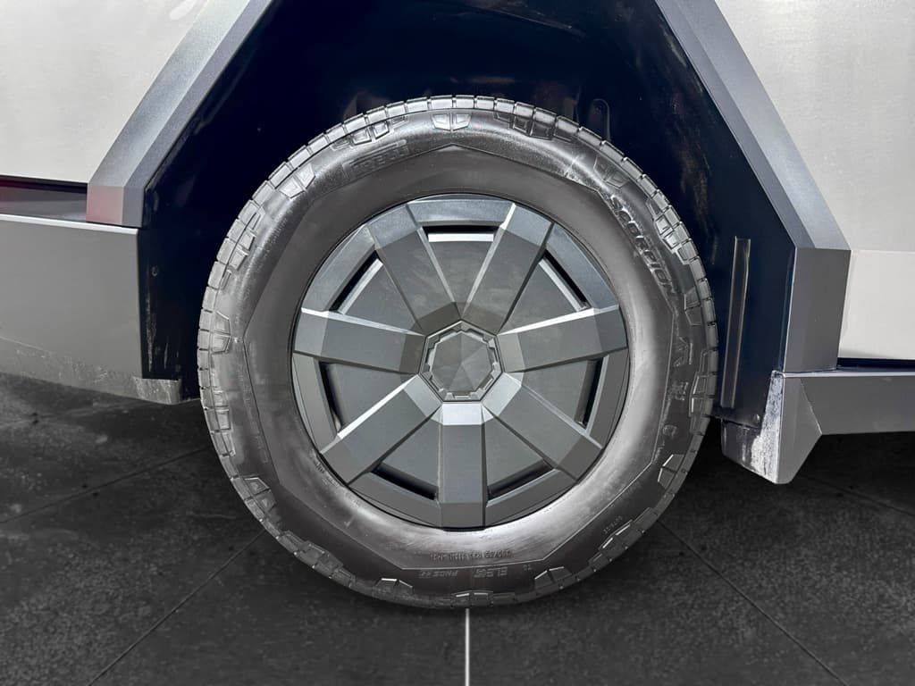 2025 Tesla Cybertruck view 36