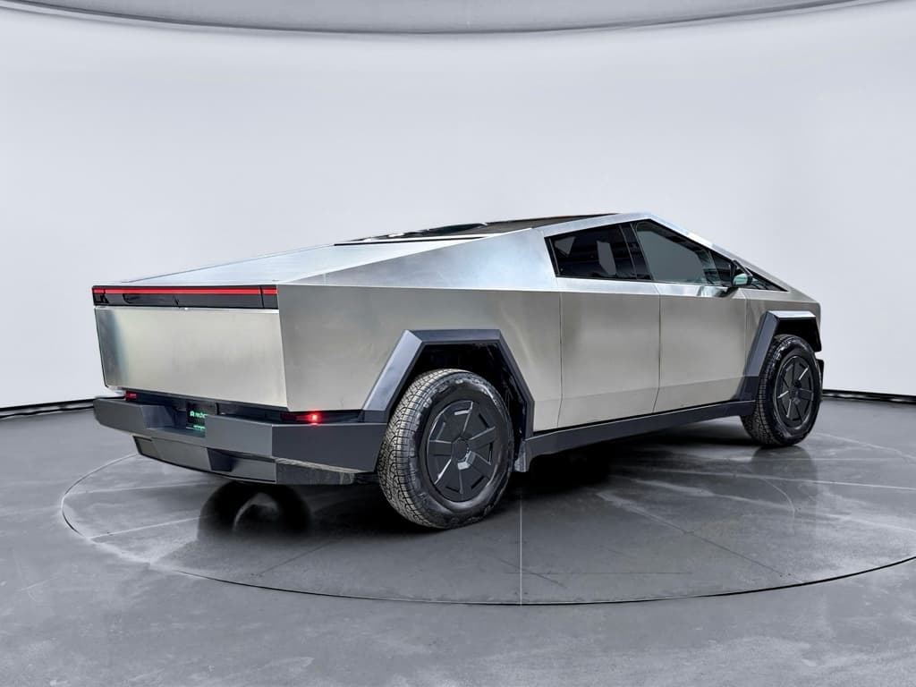 2025 Tesla Cybertruck view 3