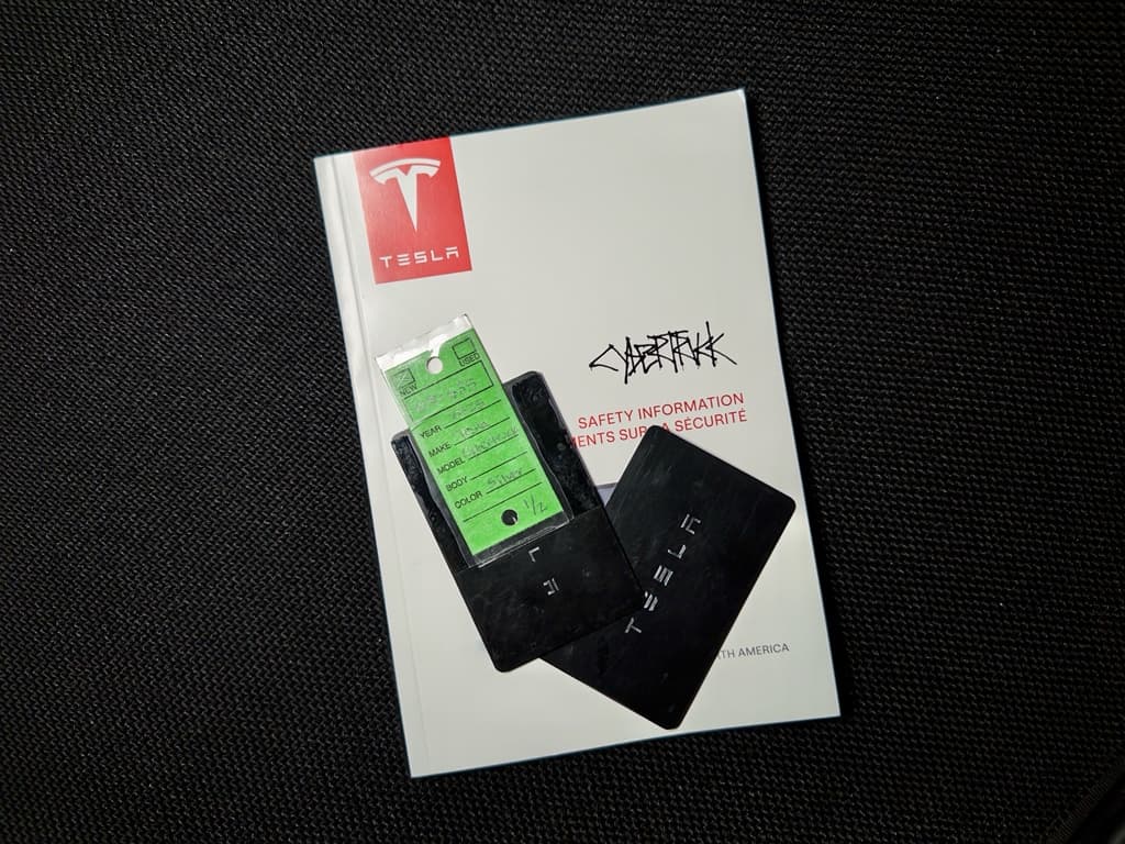 2025 Tesla Cybertruck view 21