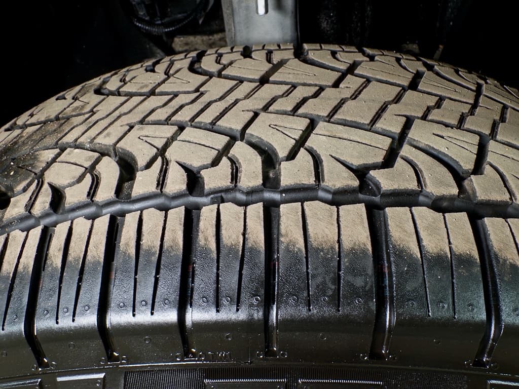 2025 Tesla Cybertruck view 31