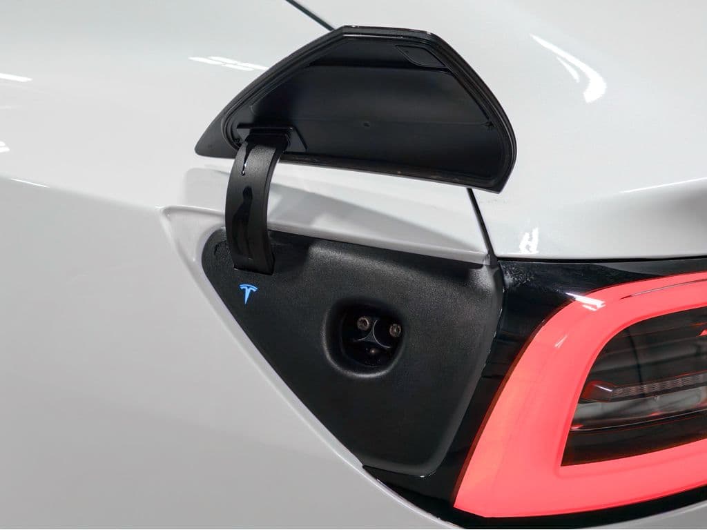 2018 Tesla Model 3 view 5