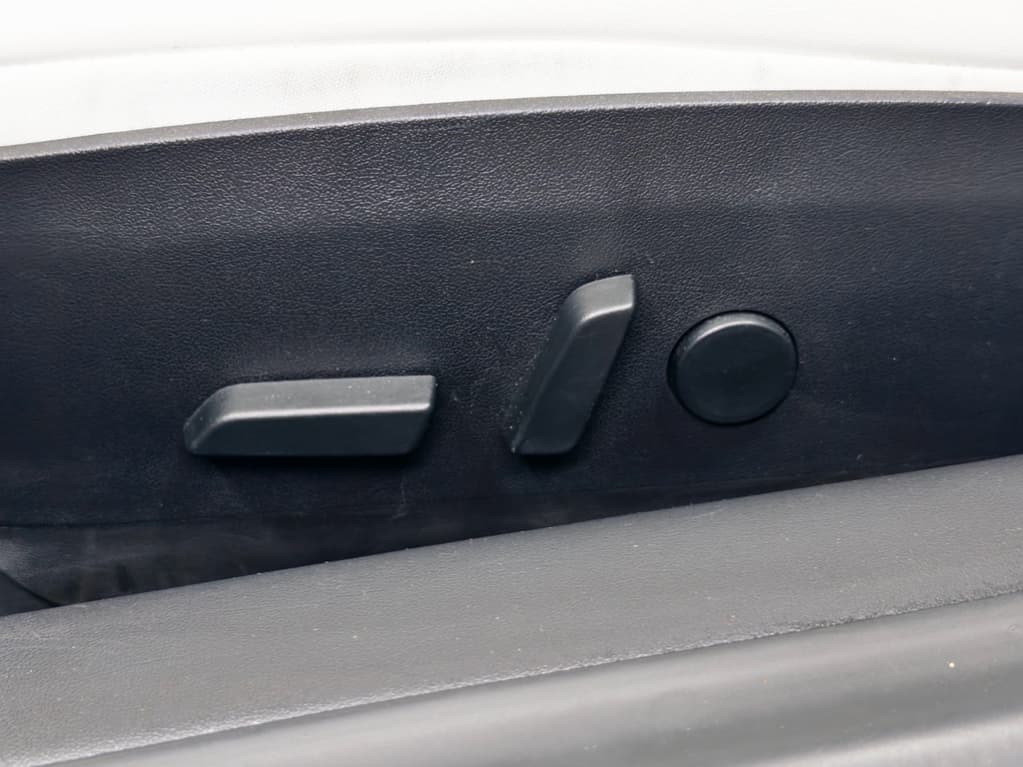 2018 Tesla Model 3 view 7