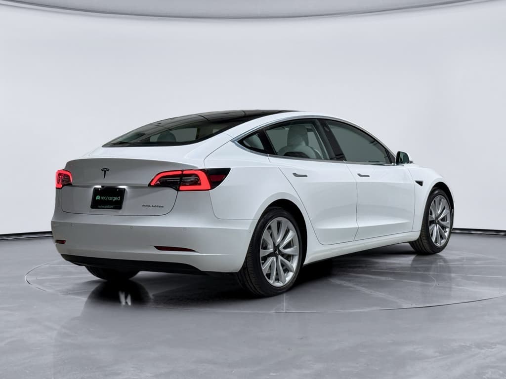 2018 Tesla Model 3 view 3