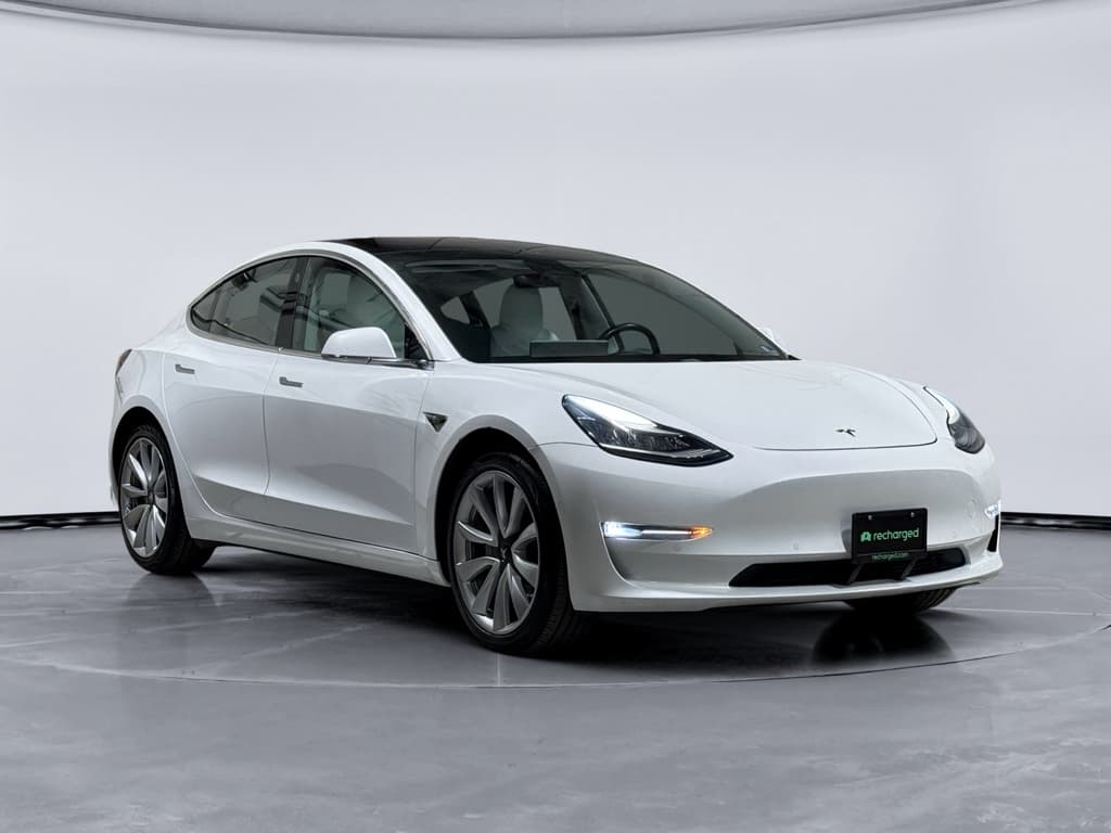 2018 Tesla Model 3 view 4