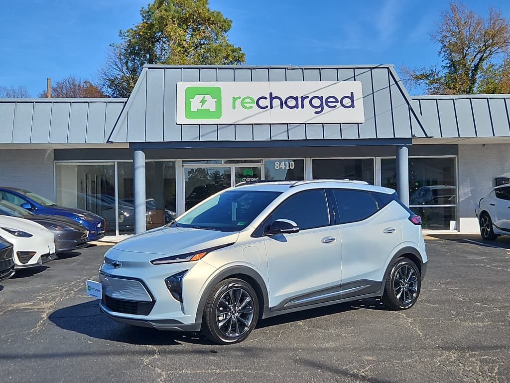 2022 Chevrolet Bolt EUV view 1