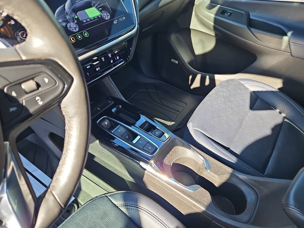 2022 Chevrolet Bolt EUV view 17