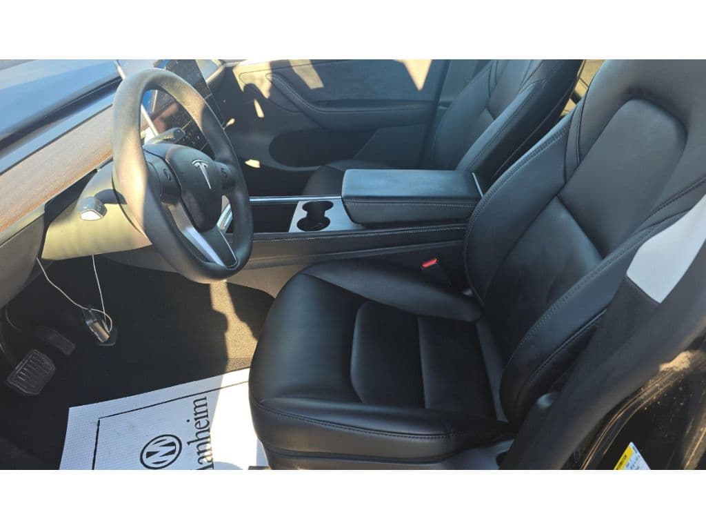 2024 Tesla Model Y view 5