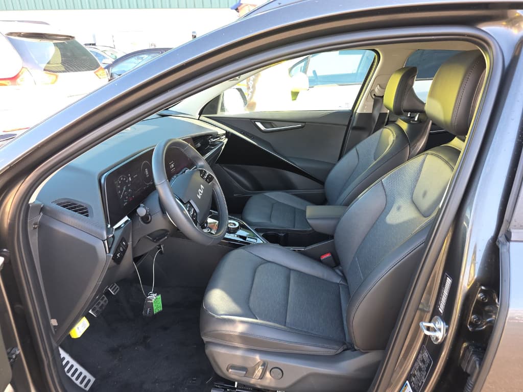 2024 Kia Niro EV view 5