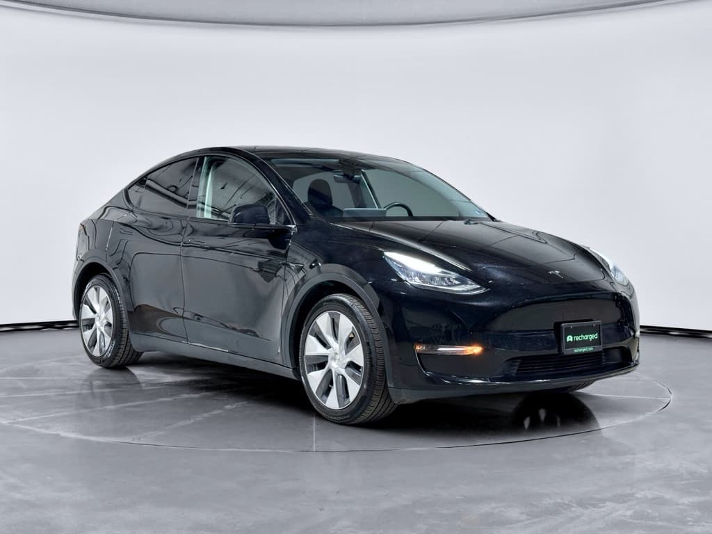 2021 Tesla Model Y view 4