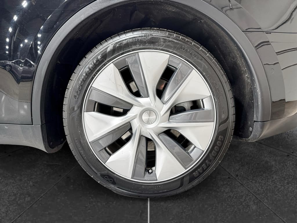 2021 Tesla Model Y view 31