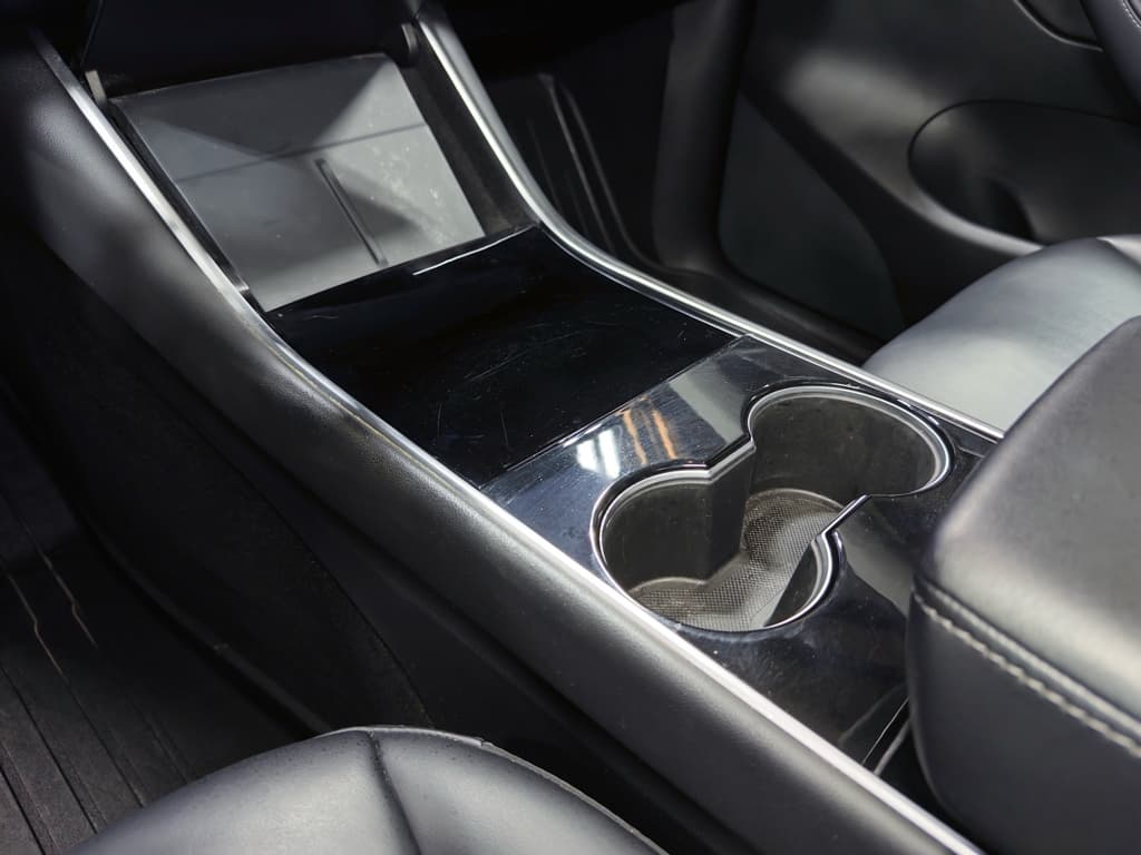 2021 Tesla Model Y view 17