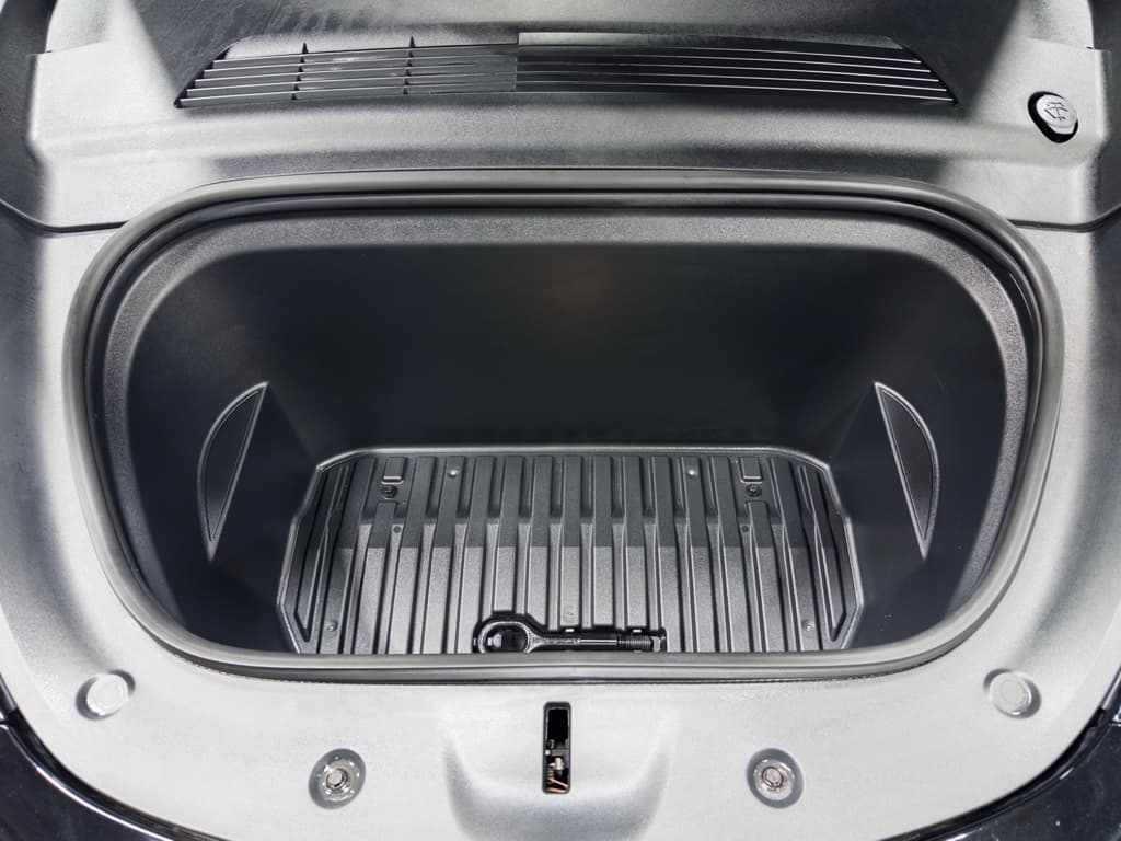 2021 Tesla Model Y view 24